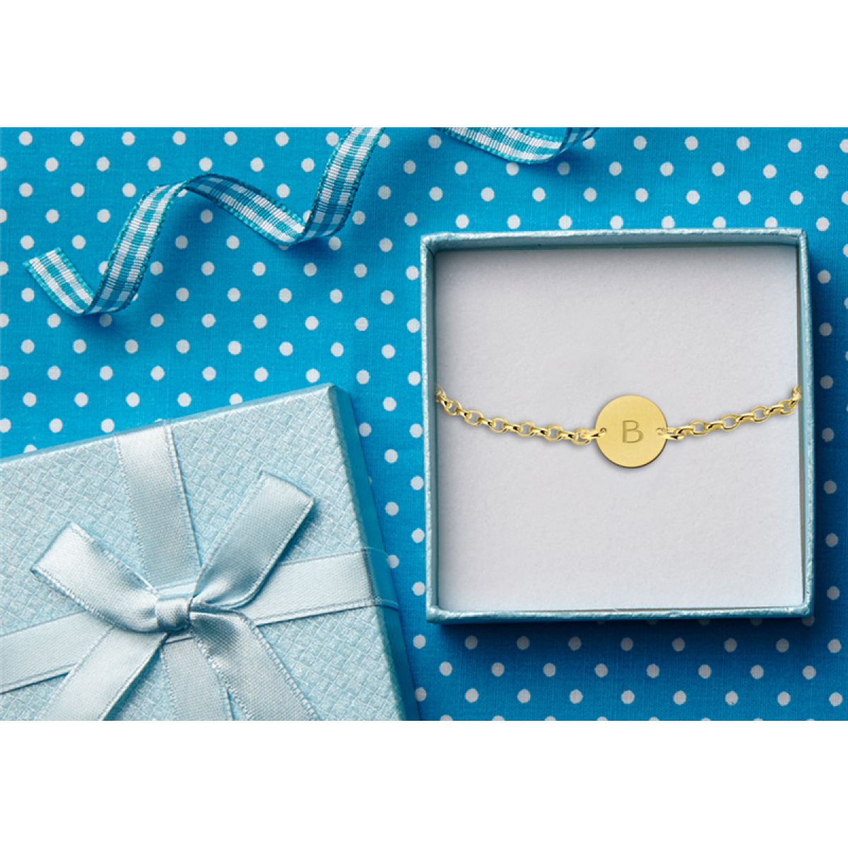 Gouden armband met letter rondje Names4ever