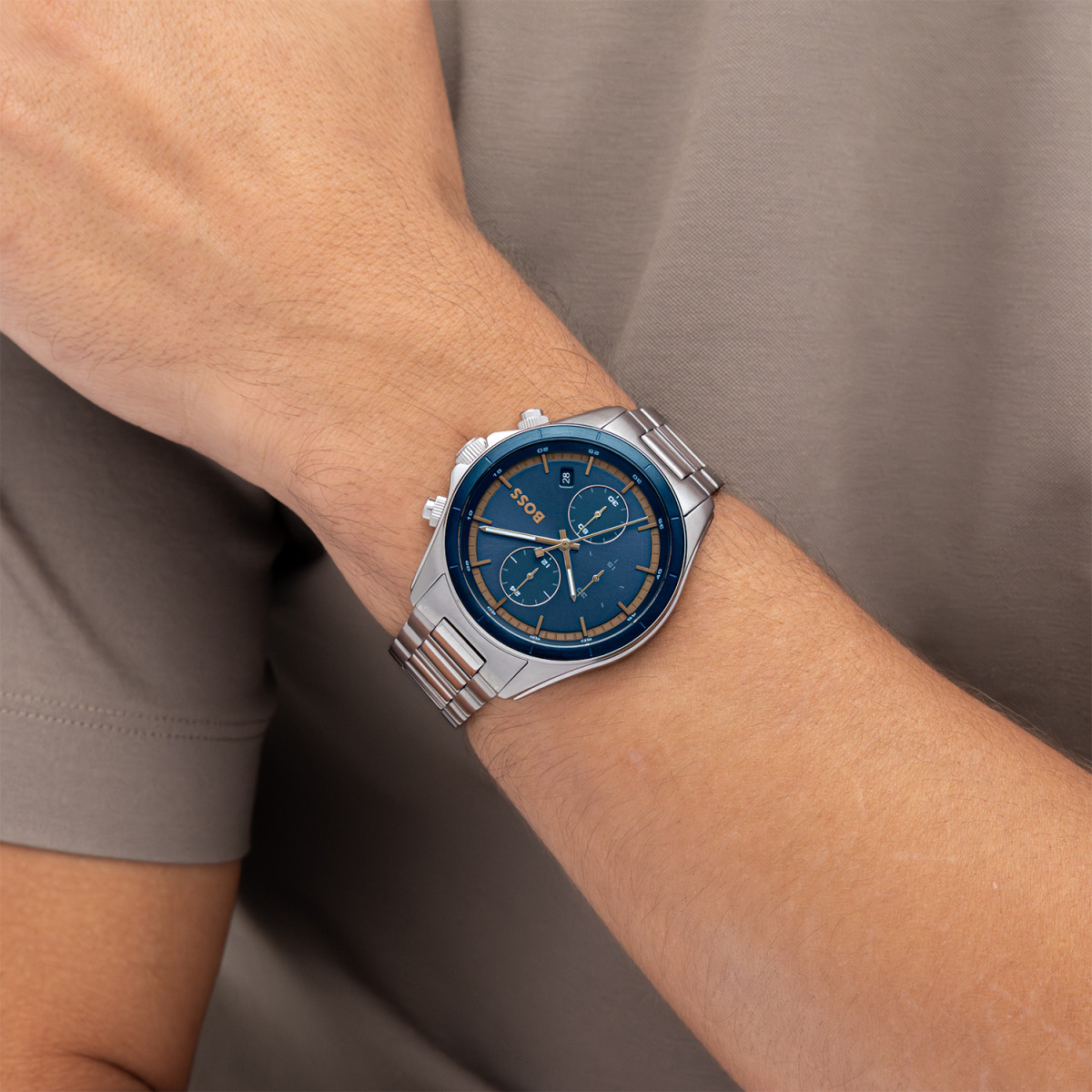 Boss Bosslatic HB1514336 chronograaf herenhorloge met blauwe wijzerplaat en zilverkleurige schakels - Ø 42 mm