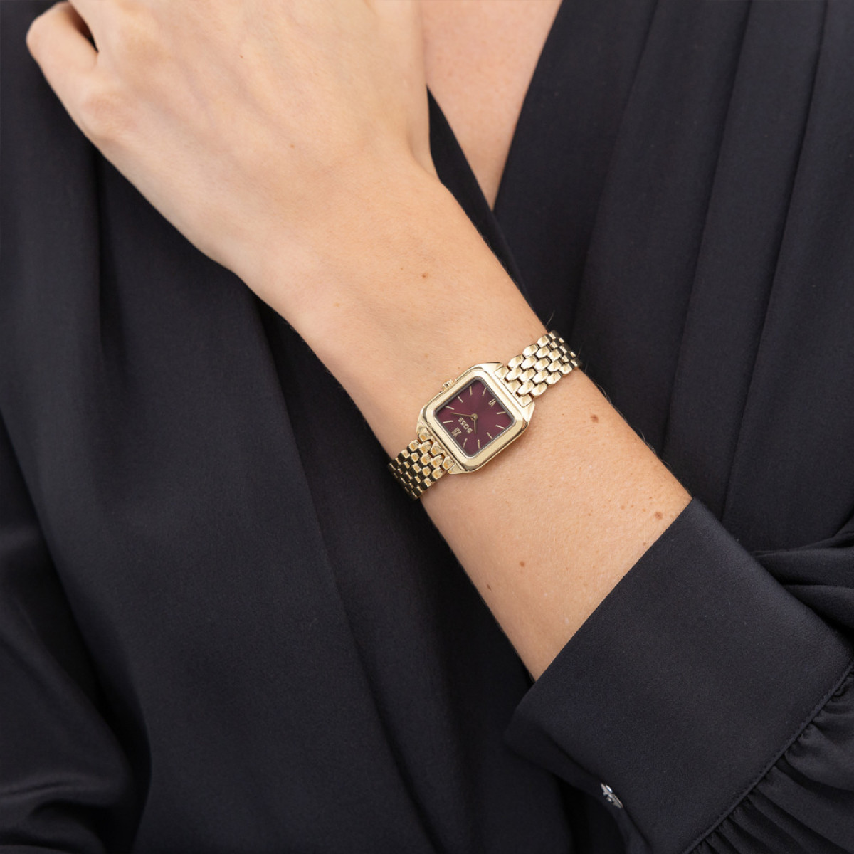 BOSS Mae HB1502824 Gold plated dameshorloge met paars-rode wijzerplaat Ø 22 mm