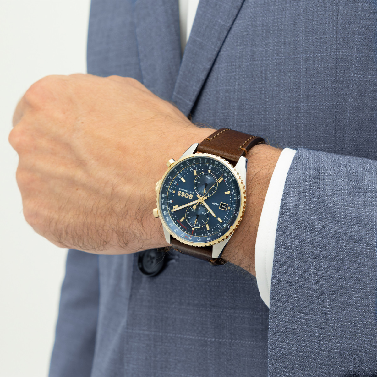 Boss Skytraveller Pro HB1514346 herenhorloge met stalen kast bruine leren band en goudkleurige rand - Ø 43 mm