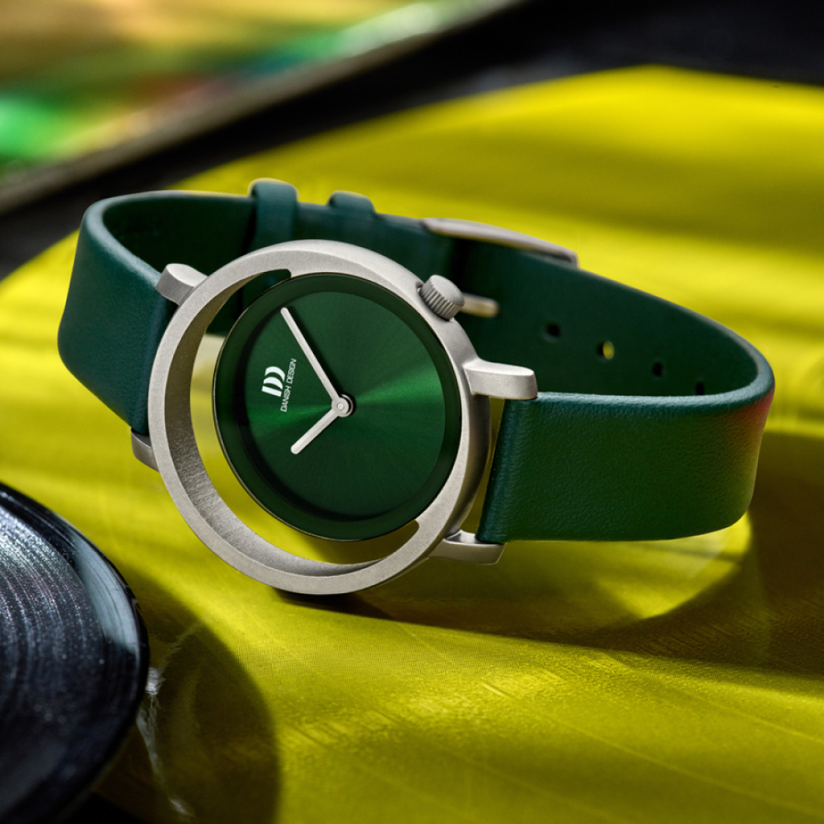 Danish Design Pico Pinea IV33Q1271 dameshorloge svan staal met groene wijzerplaat - Ø 32 mm