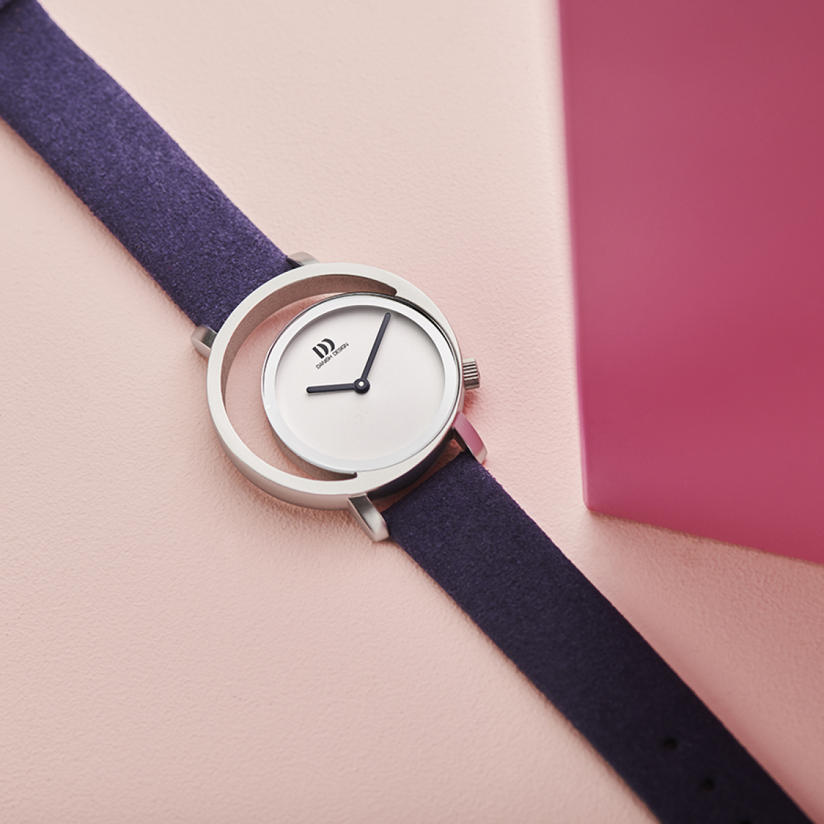 Danish Design Pico Purple IV22Q1271 Dameshorloge paarse band en opengewerkte kast 32 mm
