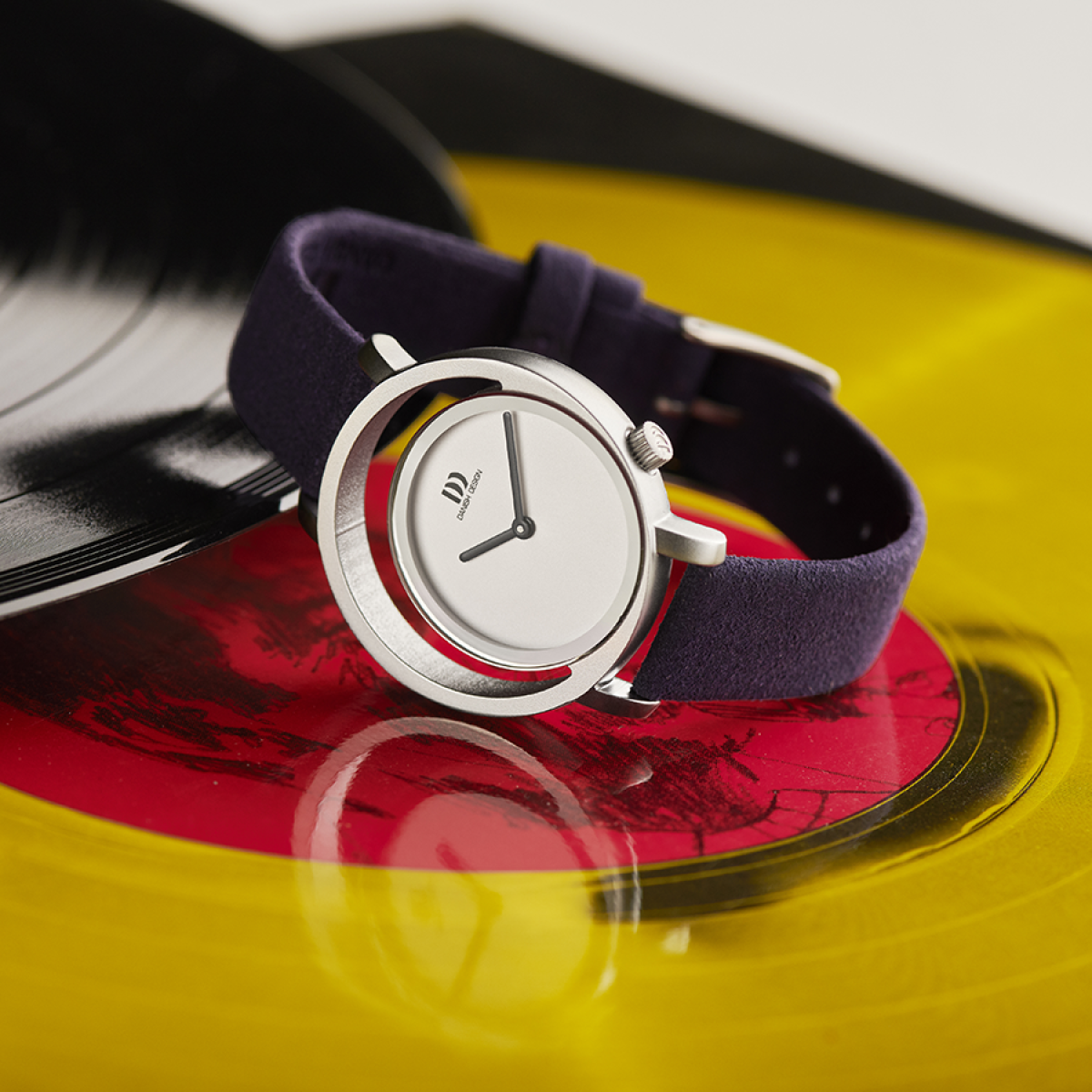 Danish Design Pico Purple IV22Q1271 Dameshorloge paarse band en opengewerkte kast 32 mm