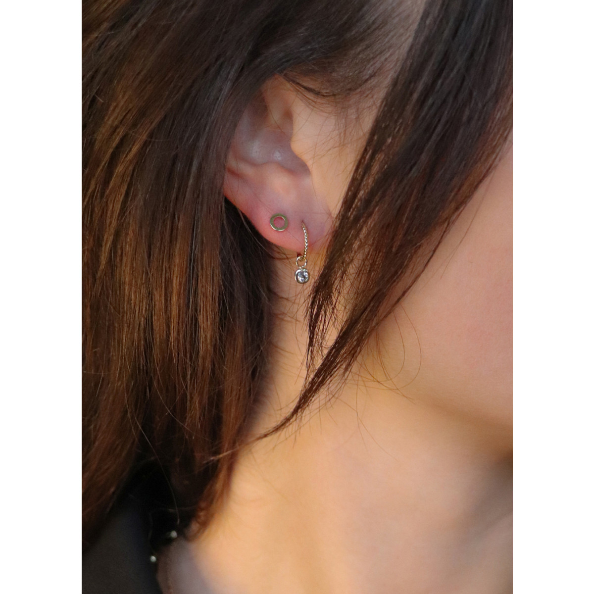 Jackie Gold JKC21.005 14k gouden oorbedel met ronde transparante topaas 3 mm breed hoogte 7 mm - per stuk