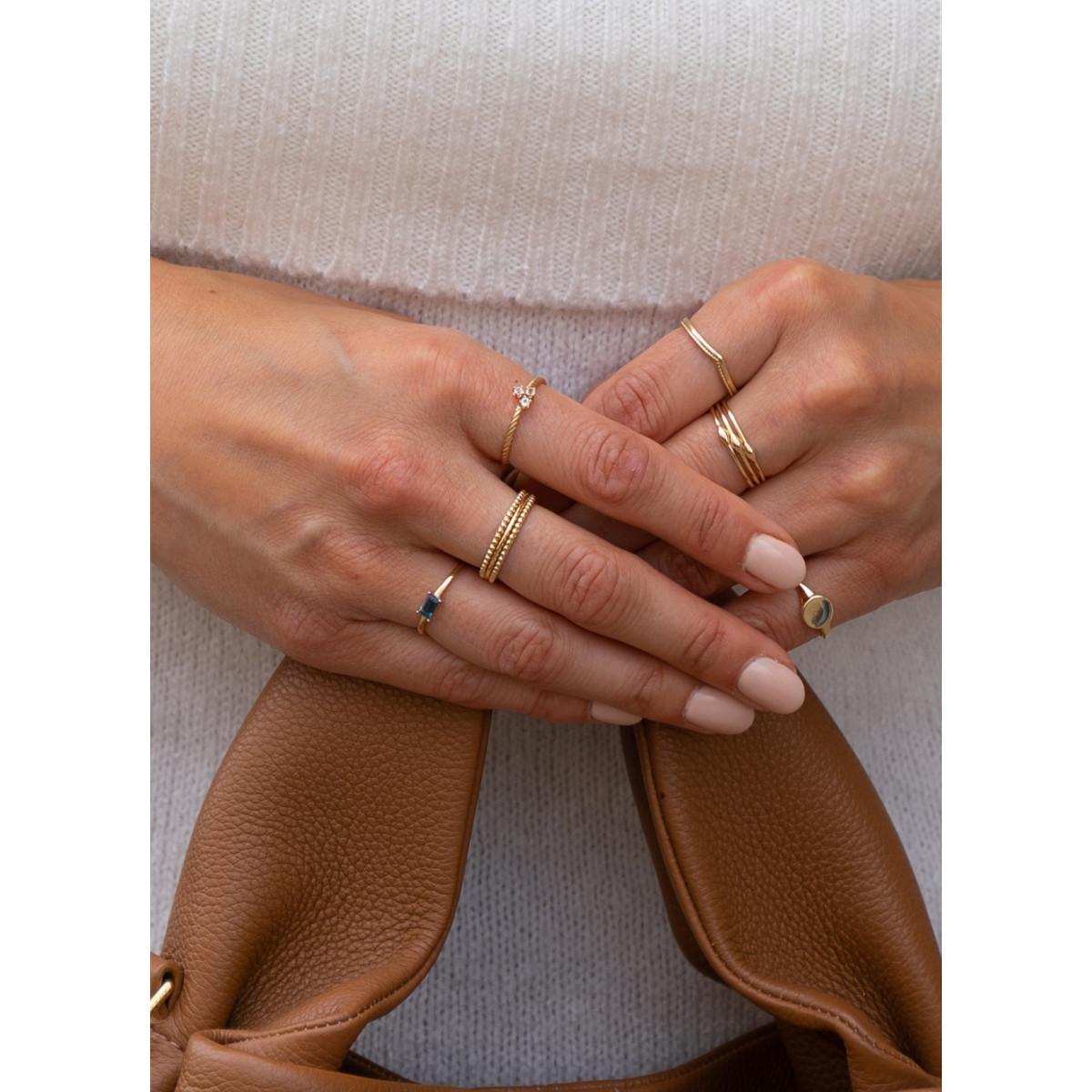 Jackie Gold JKR23.370 14-karaat gouden ring met v-vorm 2 mm