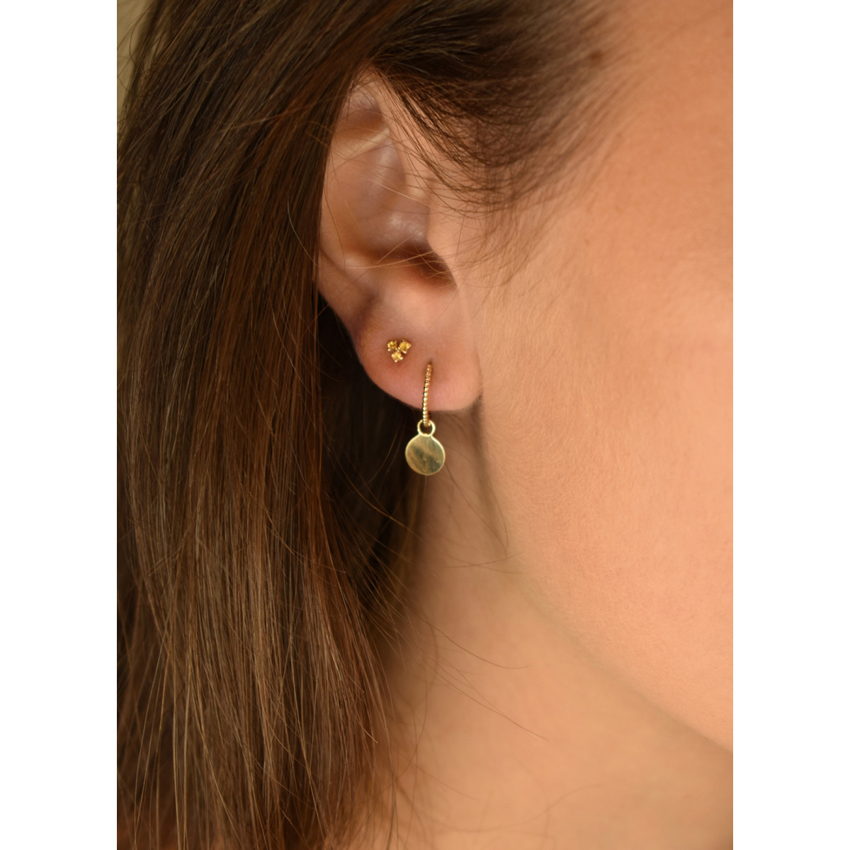 Jackie Gold JKS21.151 14-karaat gouden oorring met bolletjes en ronde hanger 16 mm hoog - per stuk