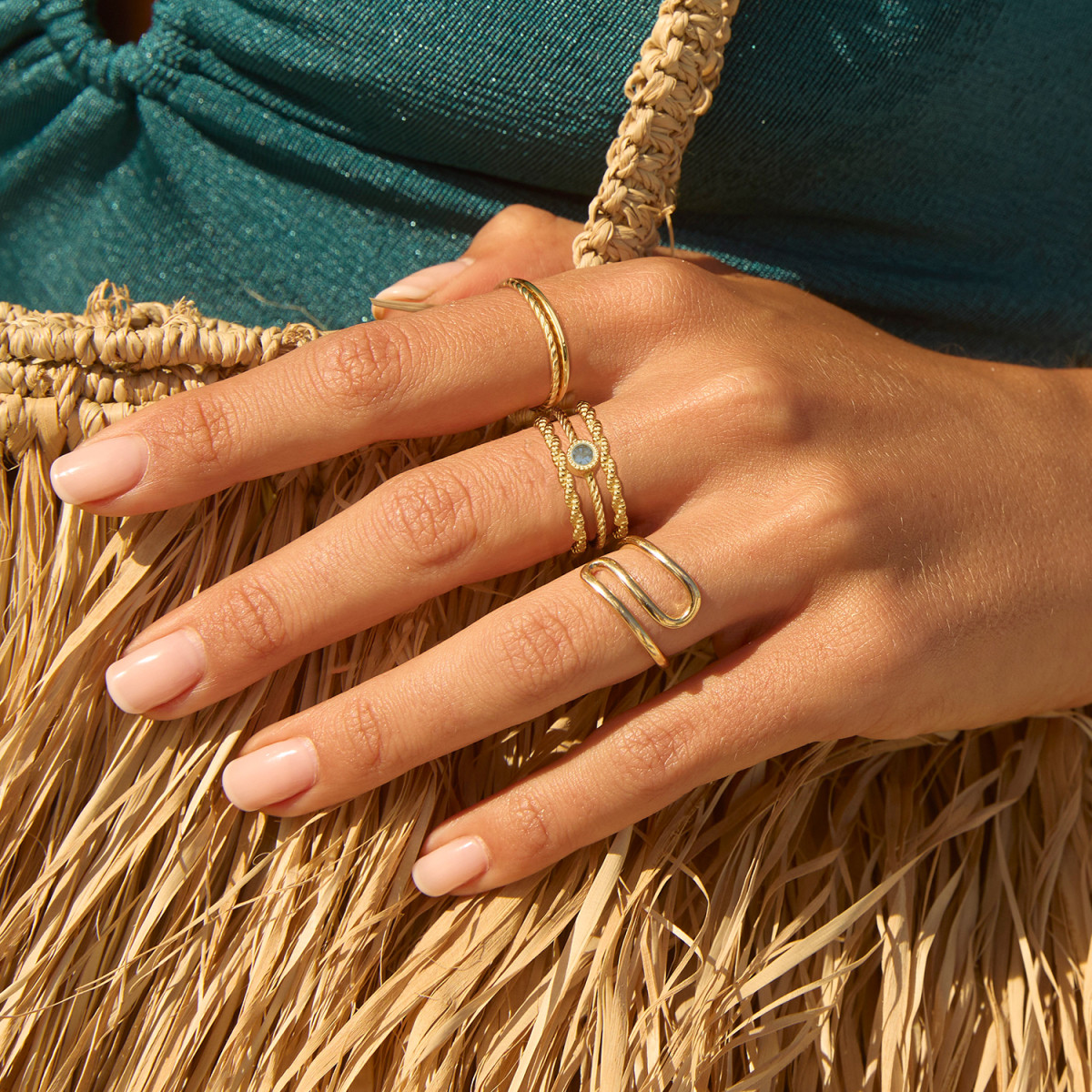 Jackie Gold Kirstenbosch JKR26.612 14-karaat gouden ring met blauwe briljant geslepen topaas