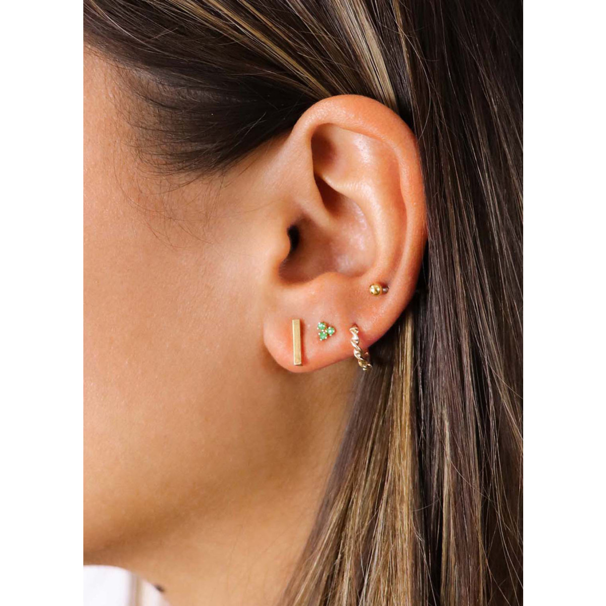 Jackie Gold Triangle JKE20.013 14k gouden oorstekers met groene smaragd in driehoekige vorm - Hoogte 4 mm