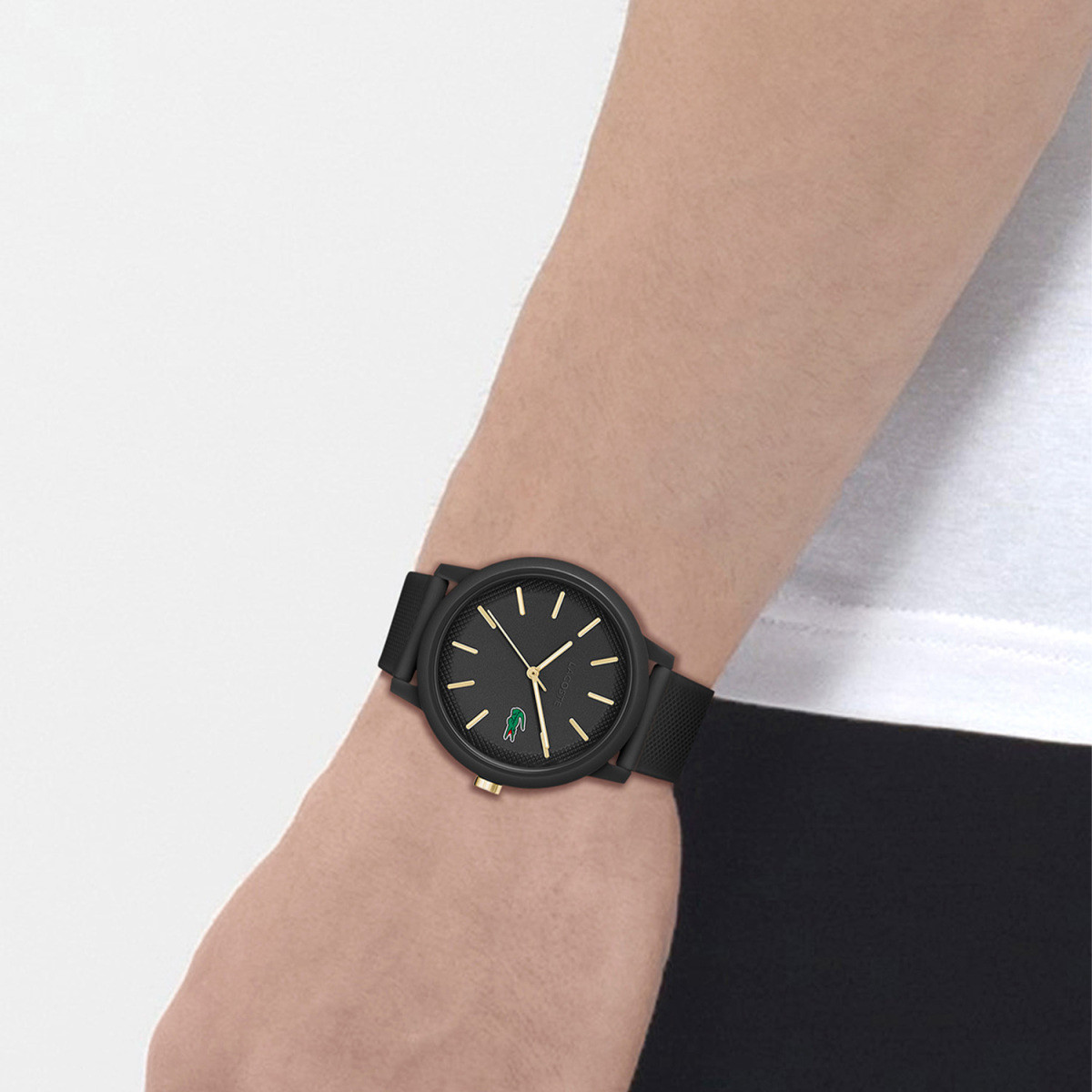 Lacoste 12.12 LC2011233 zwart herenhorloge met goudkleurige accenten - Ø 42 mm