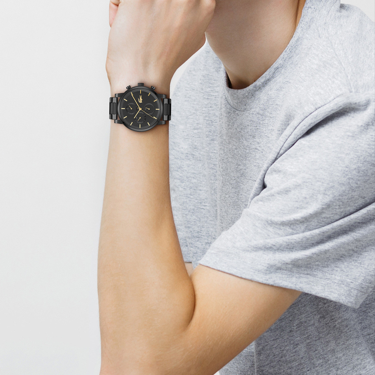 Lacoste Replay LC2011451 herenhorloge met zwarte stalen schakelband en goudkleurige wijzers - Ø 44 mm