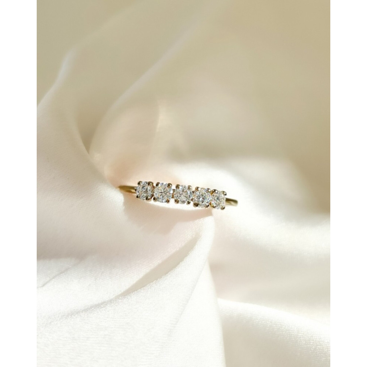 14-karaat gouden alliance ring met vijf natuurlijke diamanten 0.50 crt 3.4 mm breed