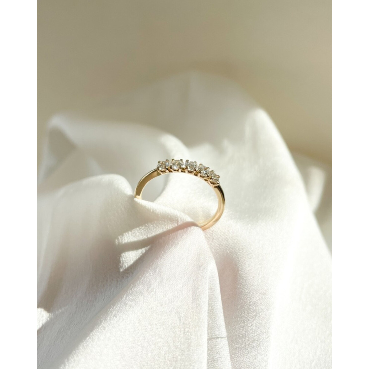 14-karaat gouden alliance ring met vijf natuurlijke diamanten 0.50 crt 3.4 mm breed
