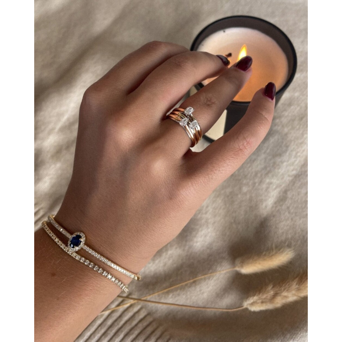 14-karaat gouden bangle met ovale saffier en diamanten 0.61 crt - Diameter 60 mm