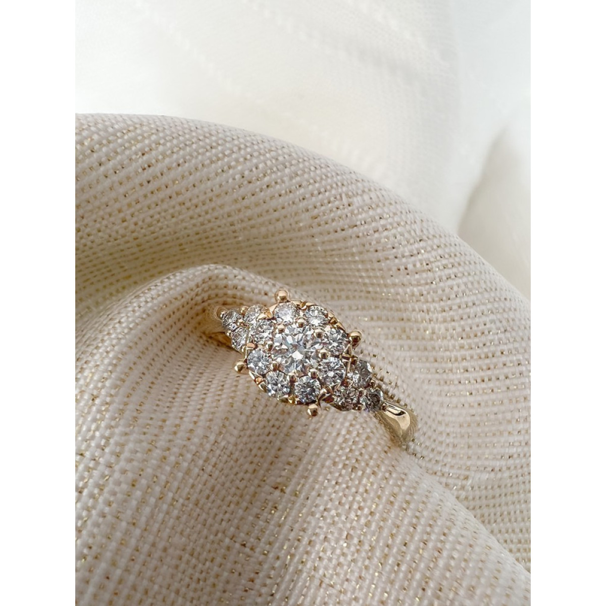14-karaat gouden entourage ring met briljant geslepen diamanten 0.56 crt