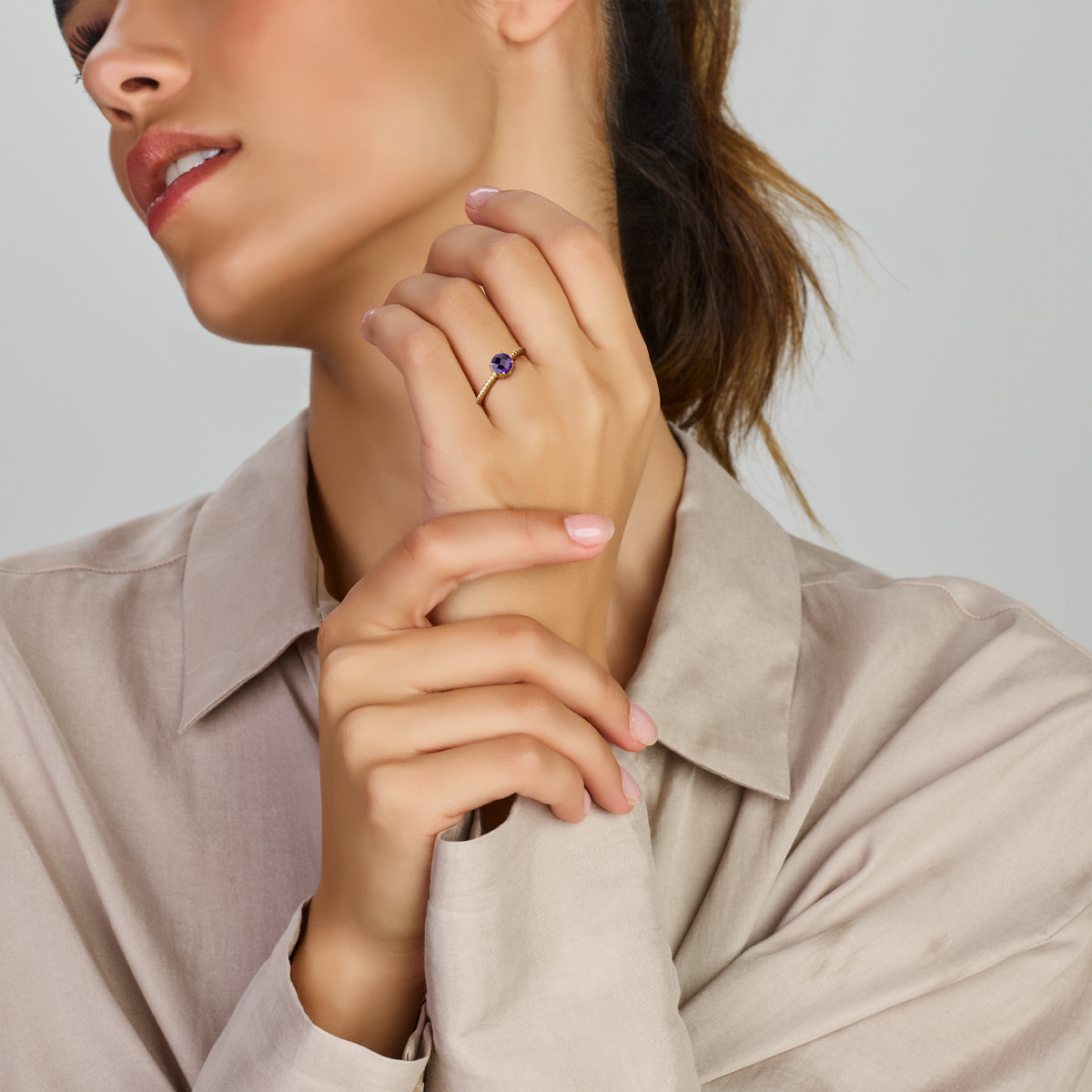 14-karaat gouden ring gedraaid met amethist 0.81 crt