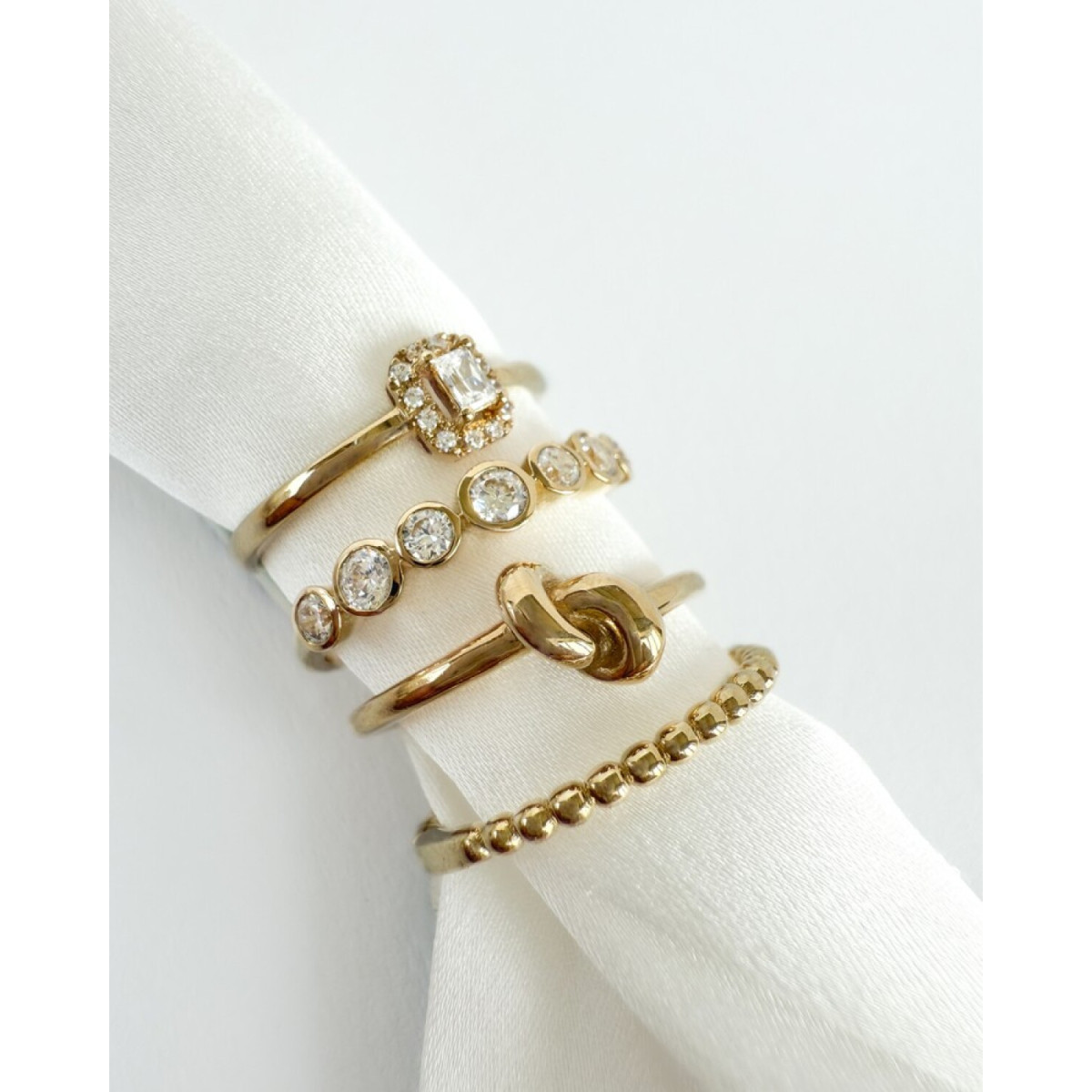 14-karaat gouden ring met glanzend knoopdetail 7 mm breed