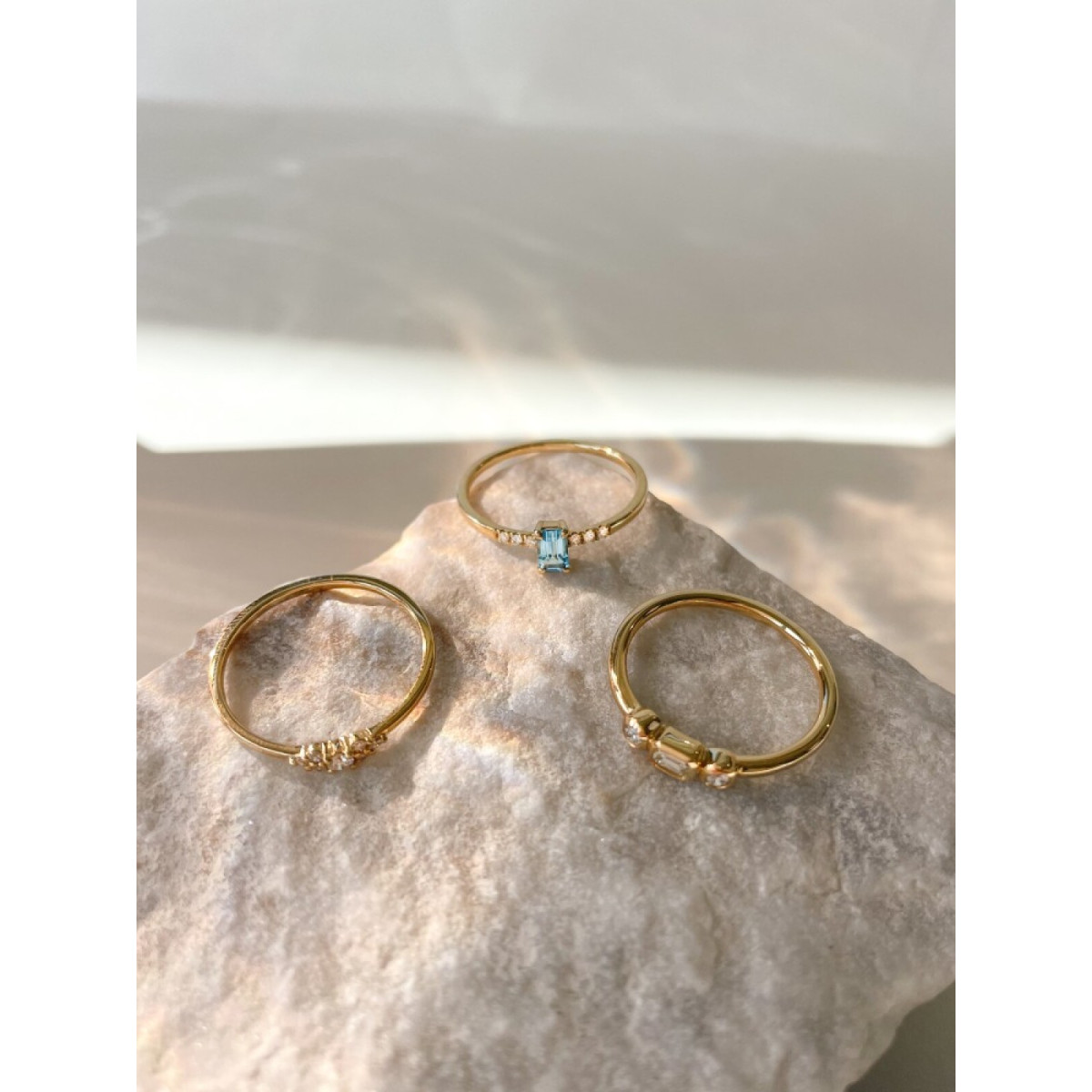 14-karaat gouden ring met natuurlijke diamanten 0.10 crt 2.8 mm breed