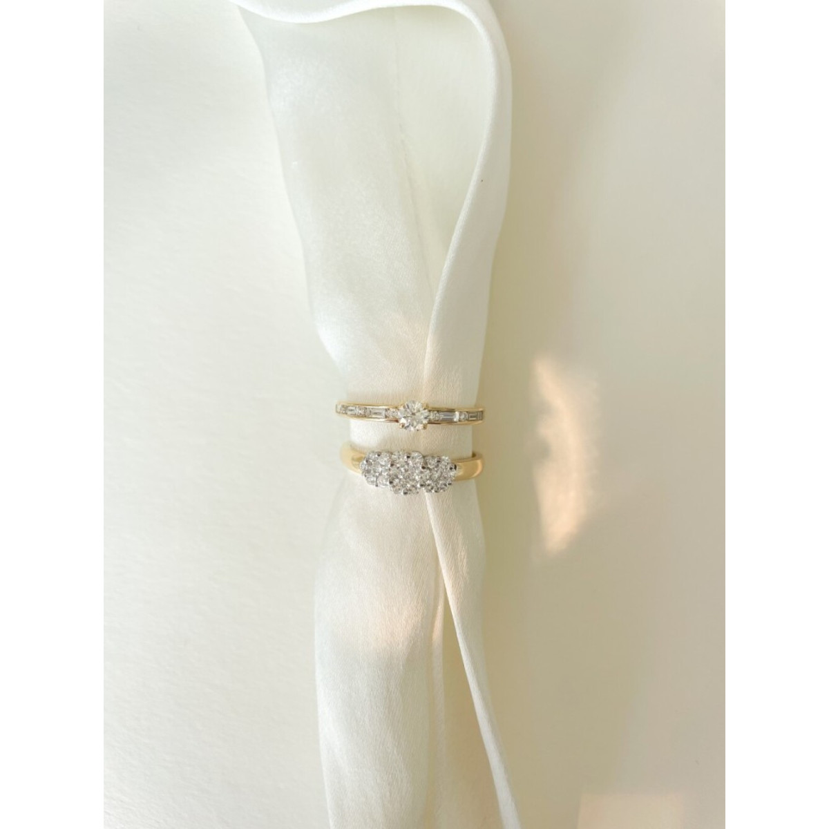 14-karaat gouden solitaire ring met briljant en baguette diamanten 0.63 crt