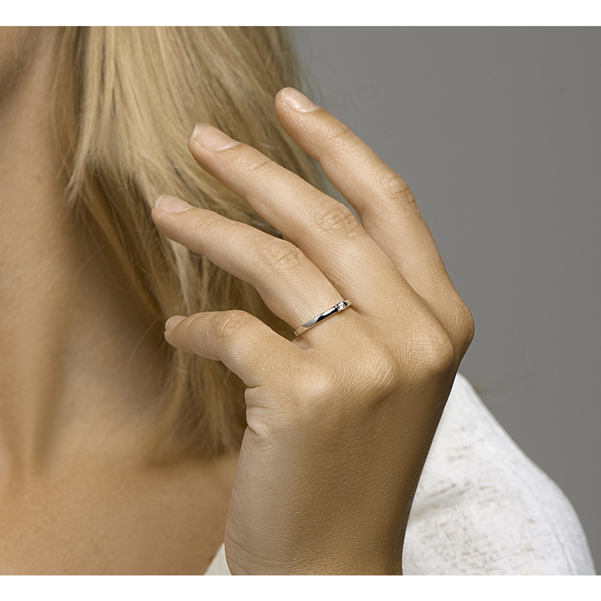 14-karaat witgouden ring met diamantje