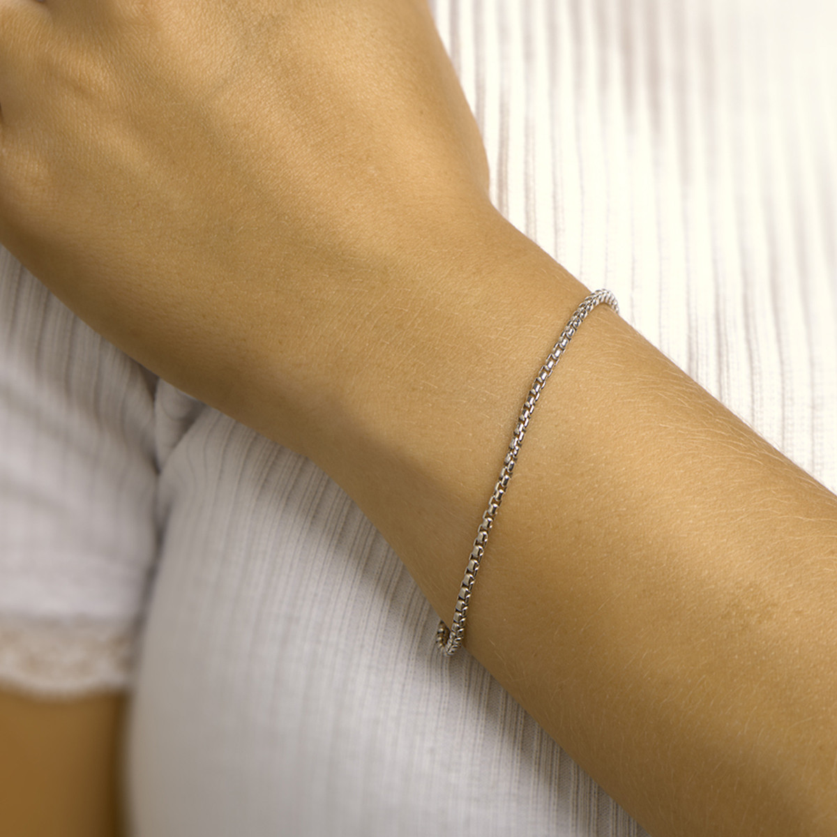 14-karaat witgouden Venetiaanse schakelarmband glanzend 2.5 mm breed - Lengte 19 cm