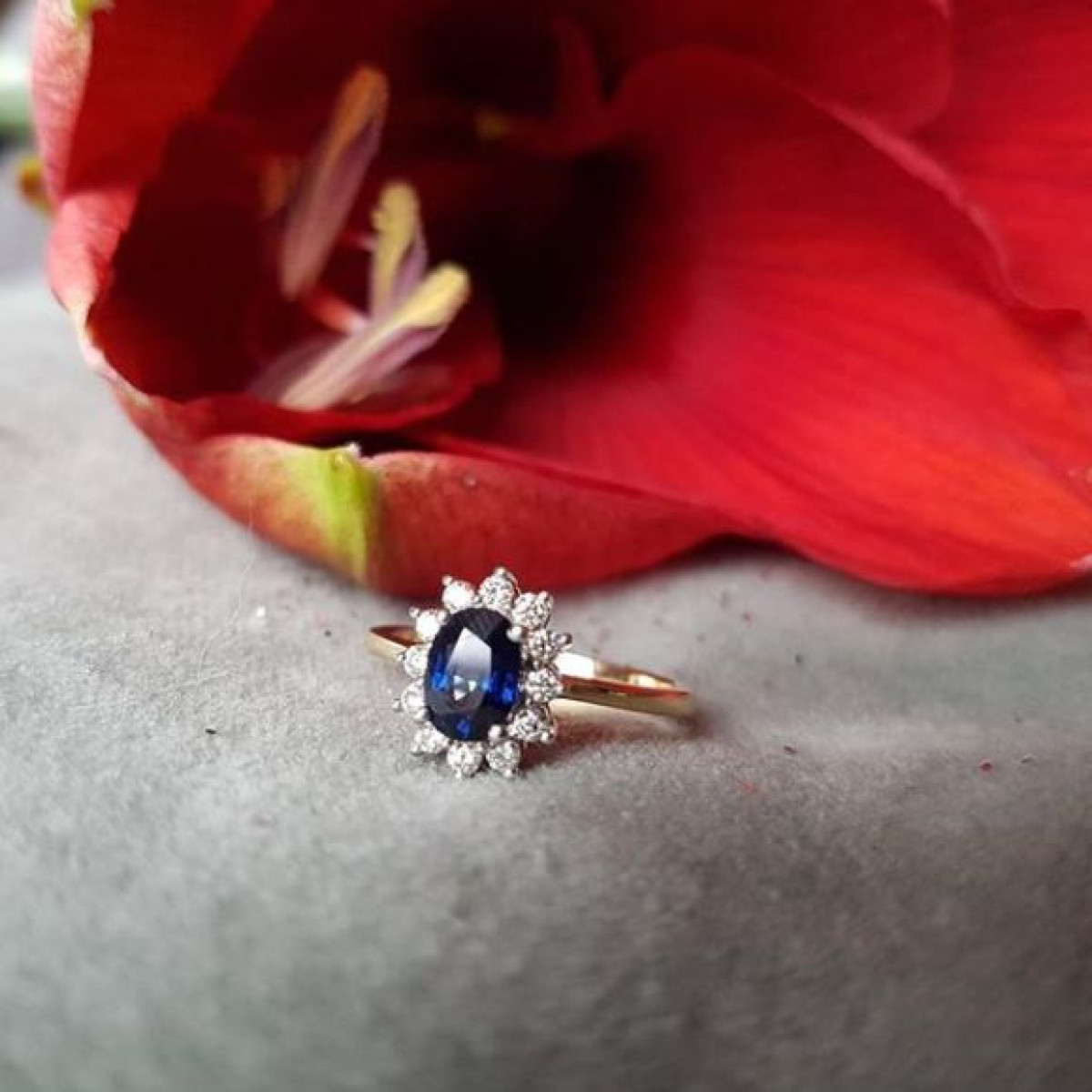 Bicolor entourage ring saffier en diamant 0.27 crt.