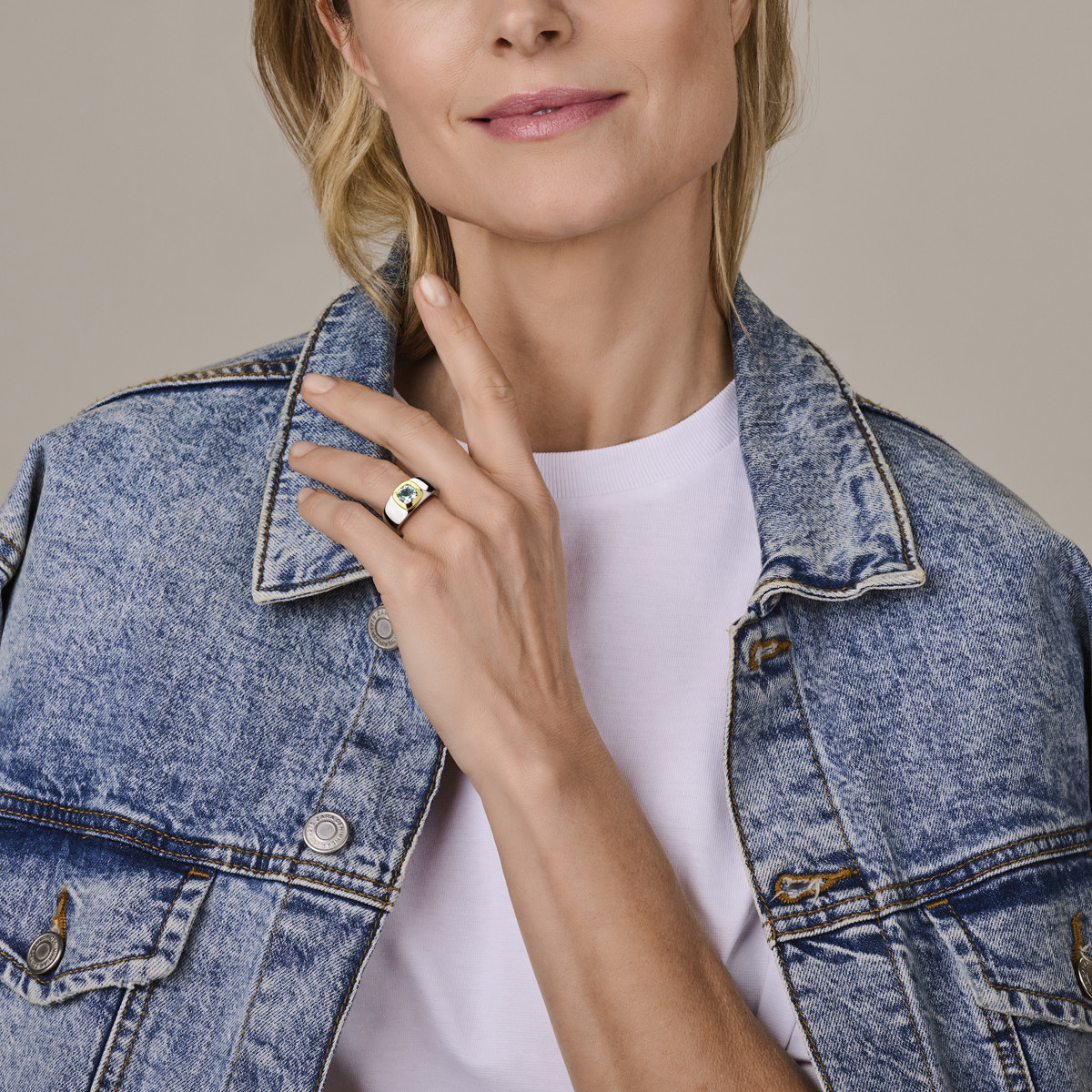 Bicolor gouden en zilveren ring met blauw topaas