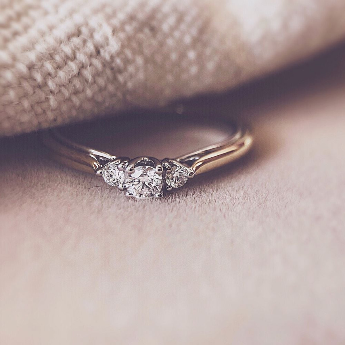 Bicolor ring met schitterende diamanten 0.19 crt.