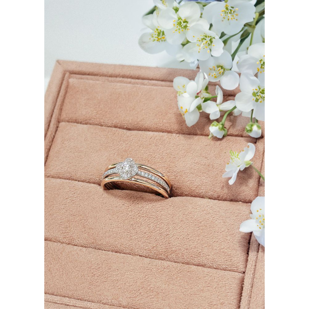 Bloemen ring van goud met witgouden diamanten baan 0.28 crt