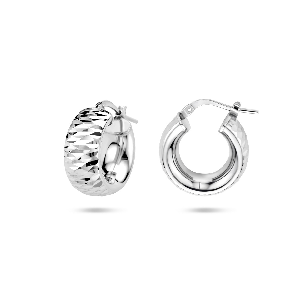 Brede zilveren oorringen met gediamanteerd oppervlak 8 mm breed - Diameter 23.5 mm