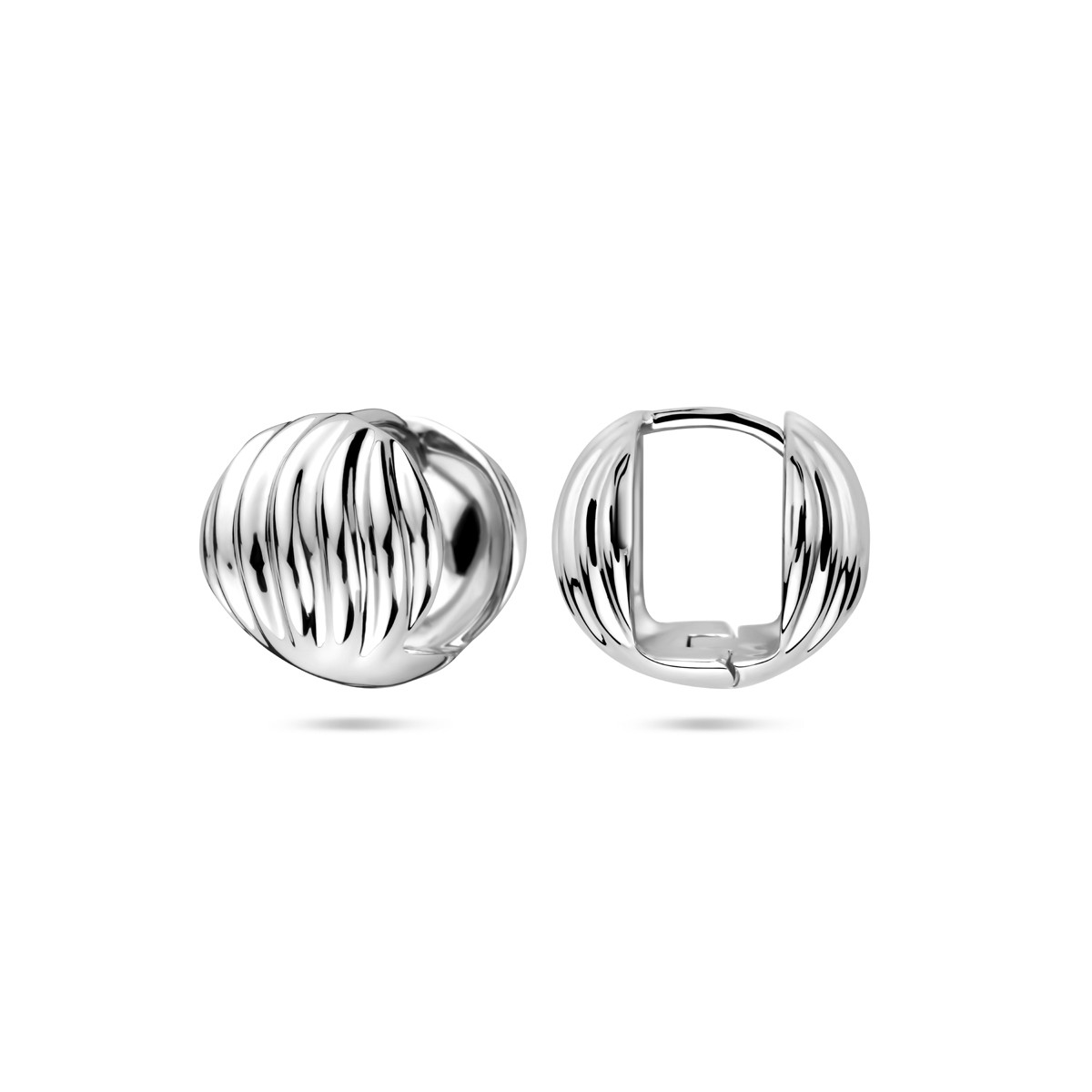 Brede zilveren oorringen met glanzende ronde en golvende vorm 12 mm breed - Hoogte 14 mm