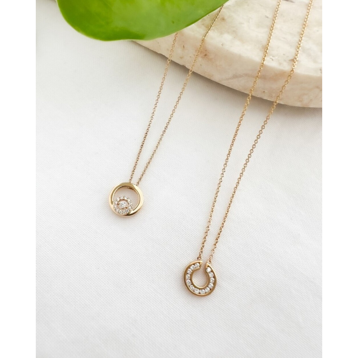 Collier van goud met ronde diamanten hanger 0.06 crt van 9.3 mm - Lengte 42, 44, 45 cm
