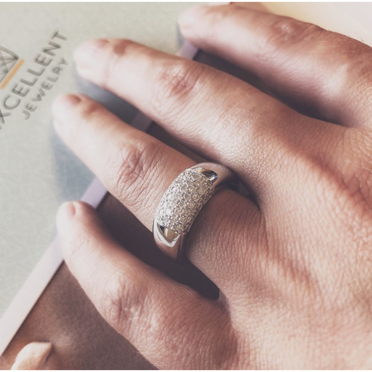 Damesring van witgoud en pavé diamant 0.67 crt.