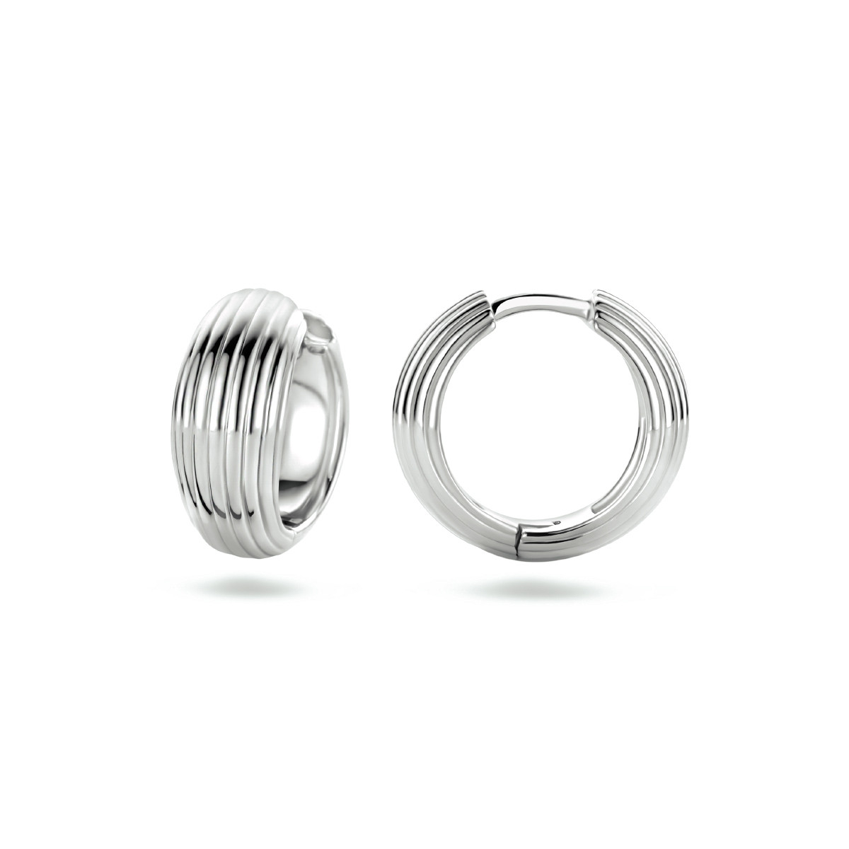 Glanzende zilveren klapoorbellen met ribbels 6 mm breed - Diameter 15 mm