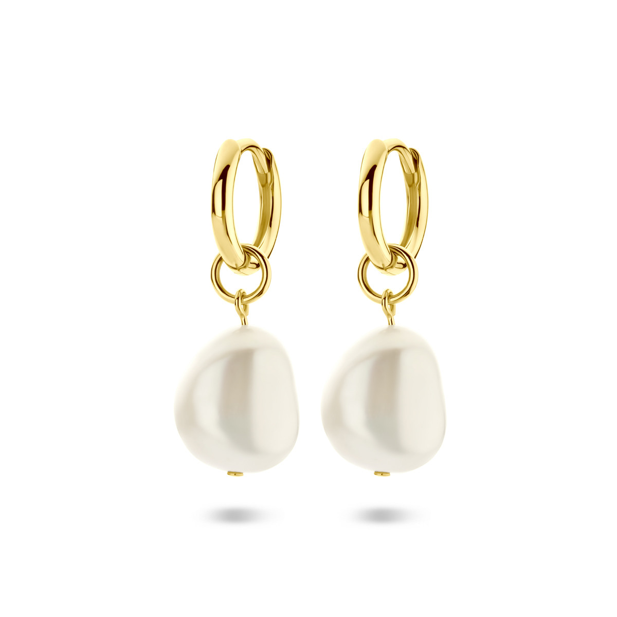 Gold plated oorbellen met ovale witte zoetwaterparel 1.5 mm breed - Hoogte 25 mm
