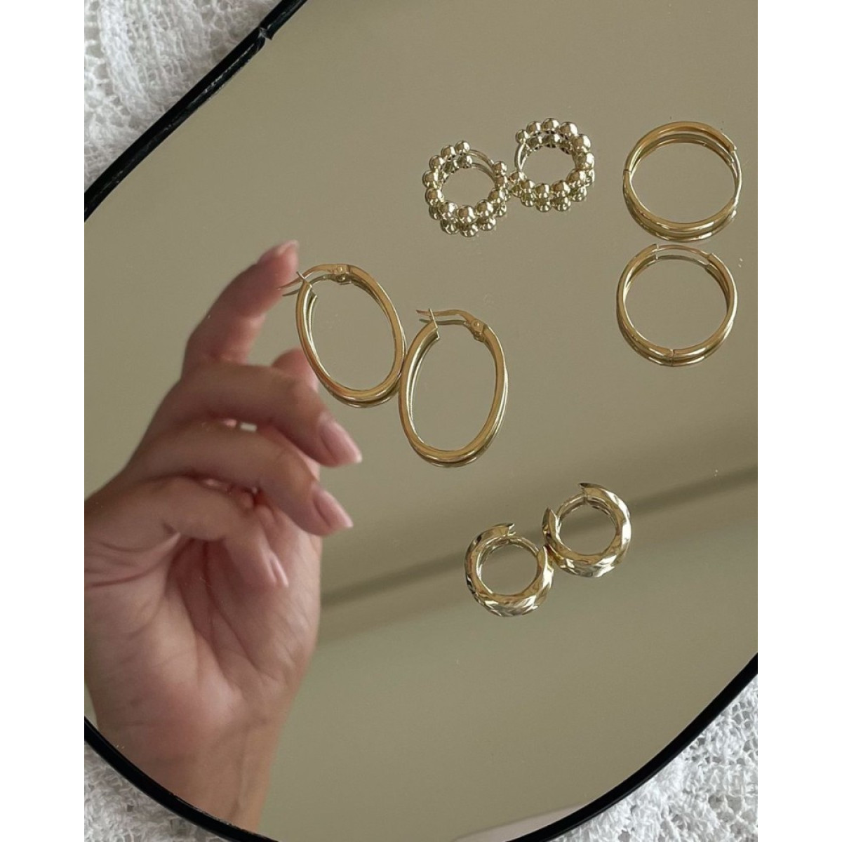 Gouden bolletjes oorringen met scharniersluiting - Diameter 11 mm