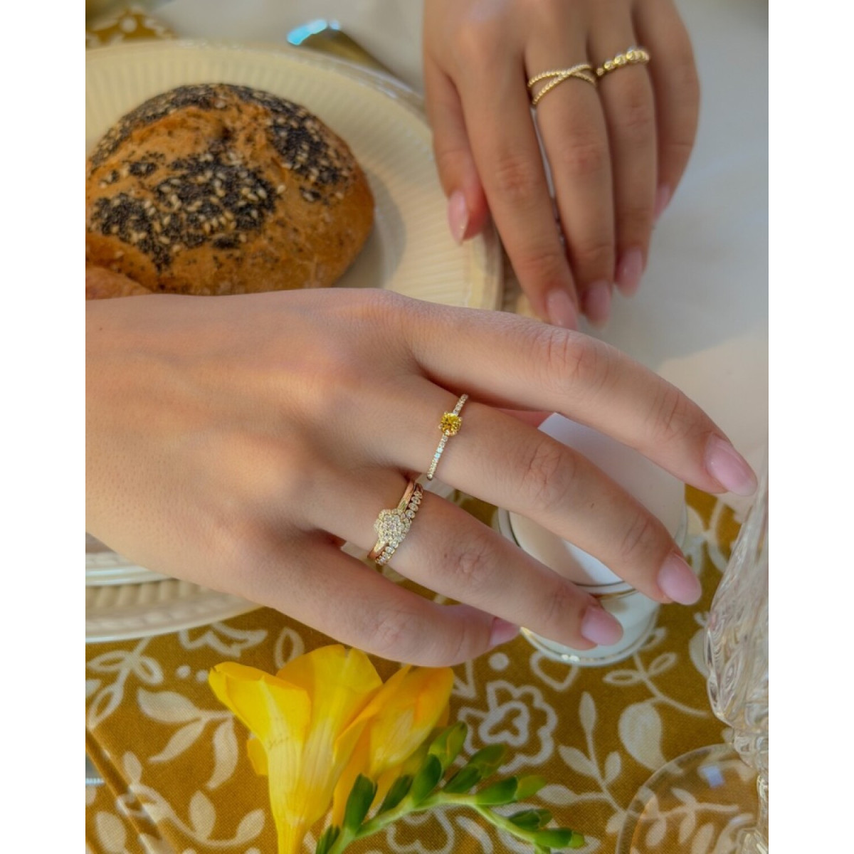 Gouden halo ring bloem met 0.22 crt diamanten 7.5 mm breed