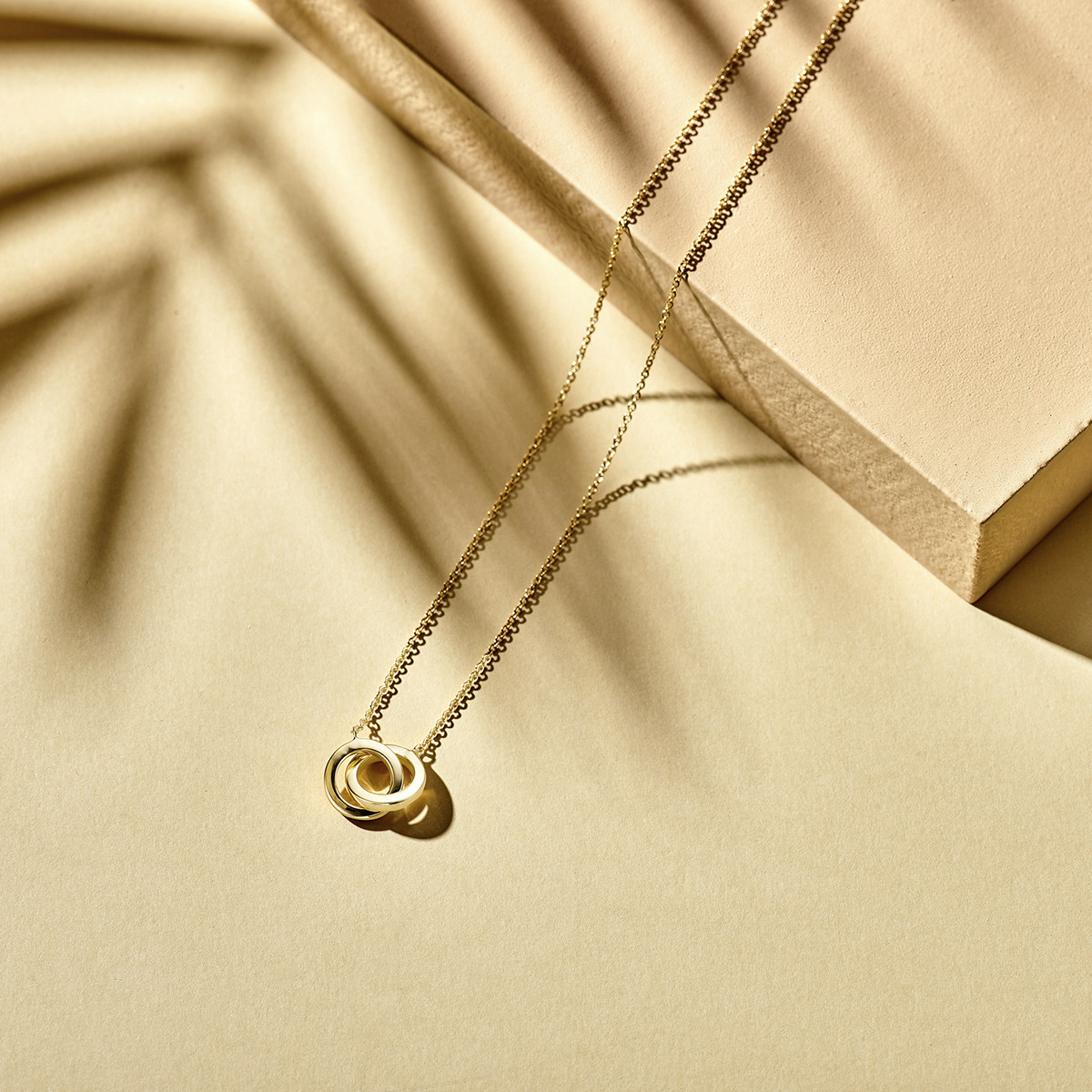 Gouden ketting met 14-karaat anker schakels 2 glanzende cirkel hangers - Lengte 40-42-44 cm