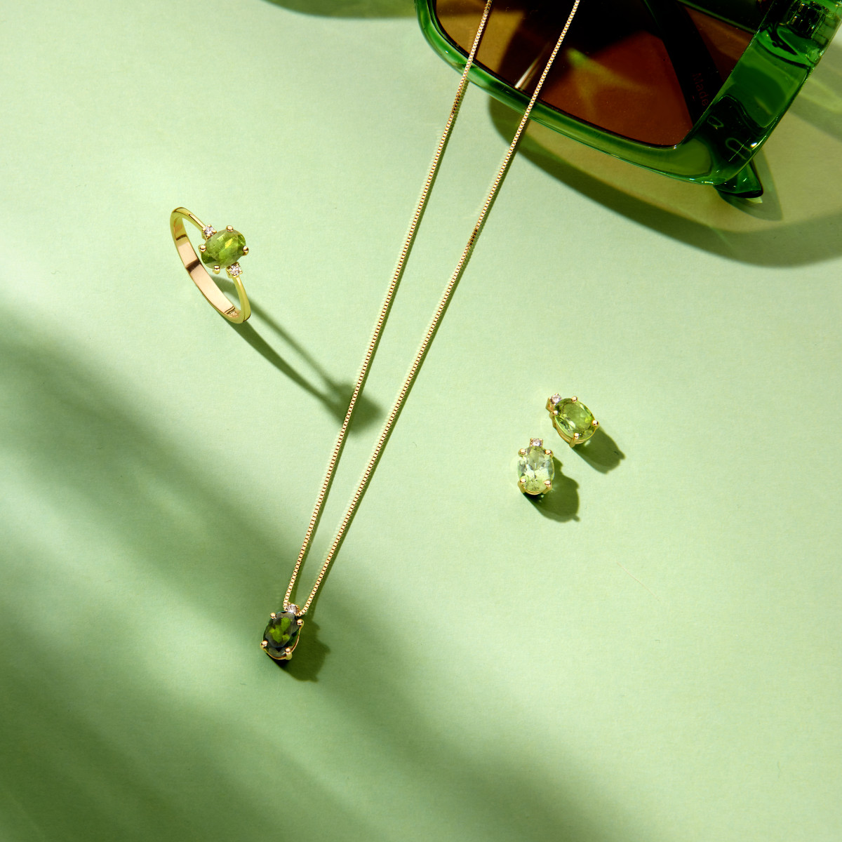 Gouden ketting met ovale groene toermalijn en 0.02 crt diamant - Lengte 40-42-44 cm