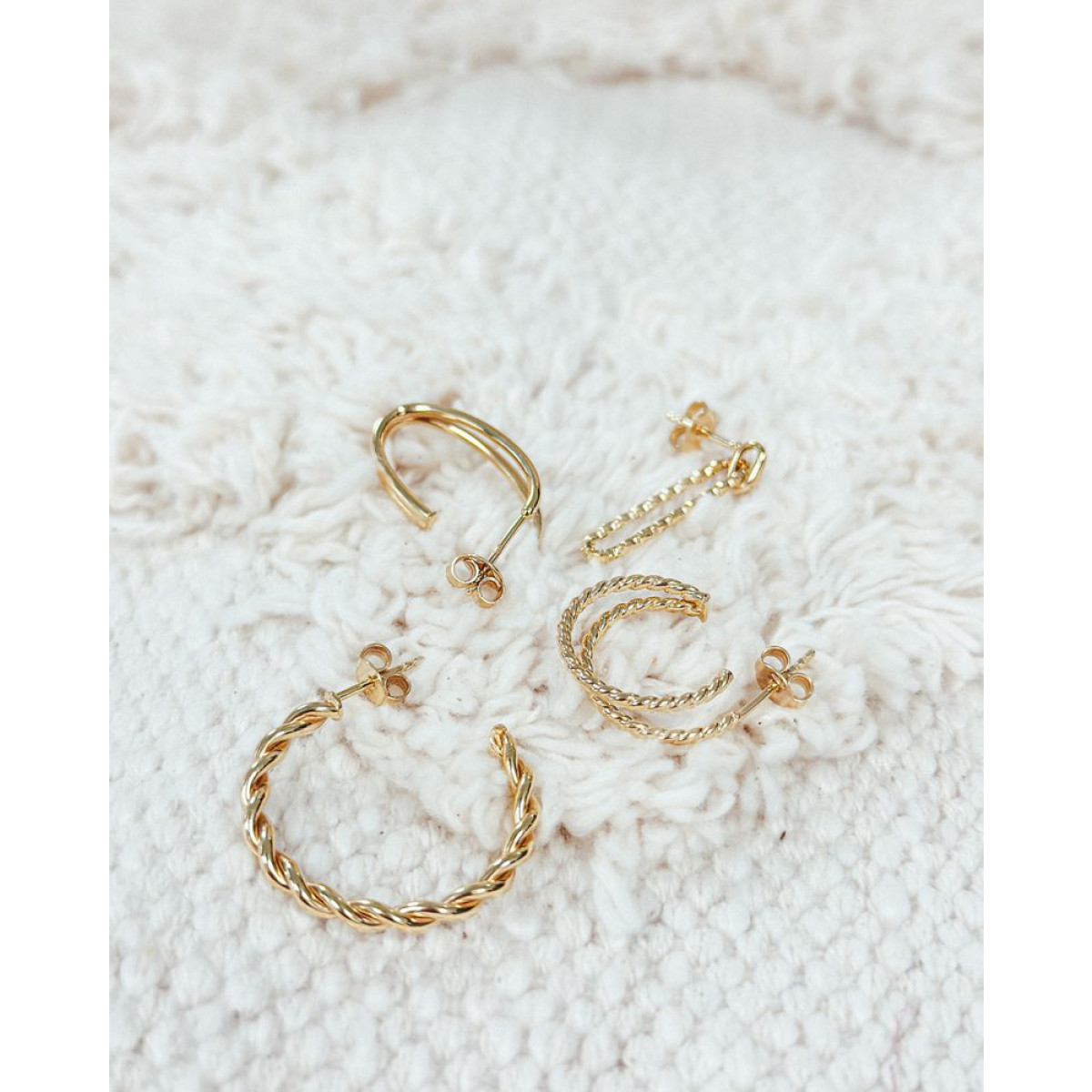 Gouden oorhangers met bewerkte paperclipschakels - 5 mm x 28 mm