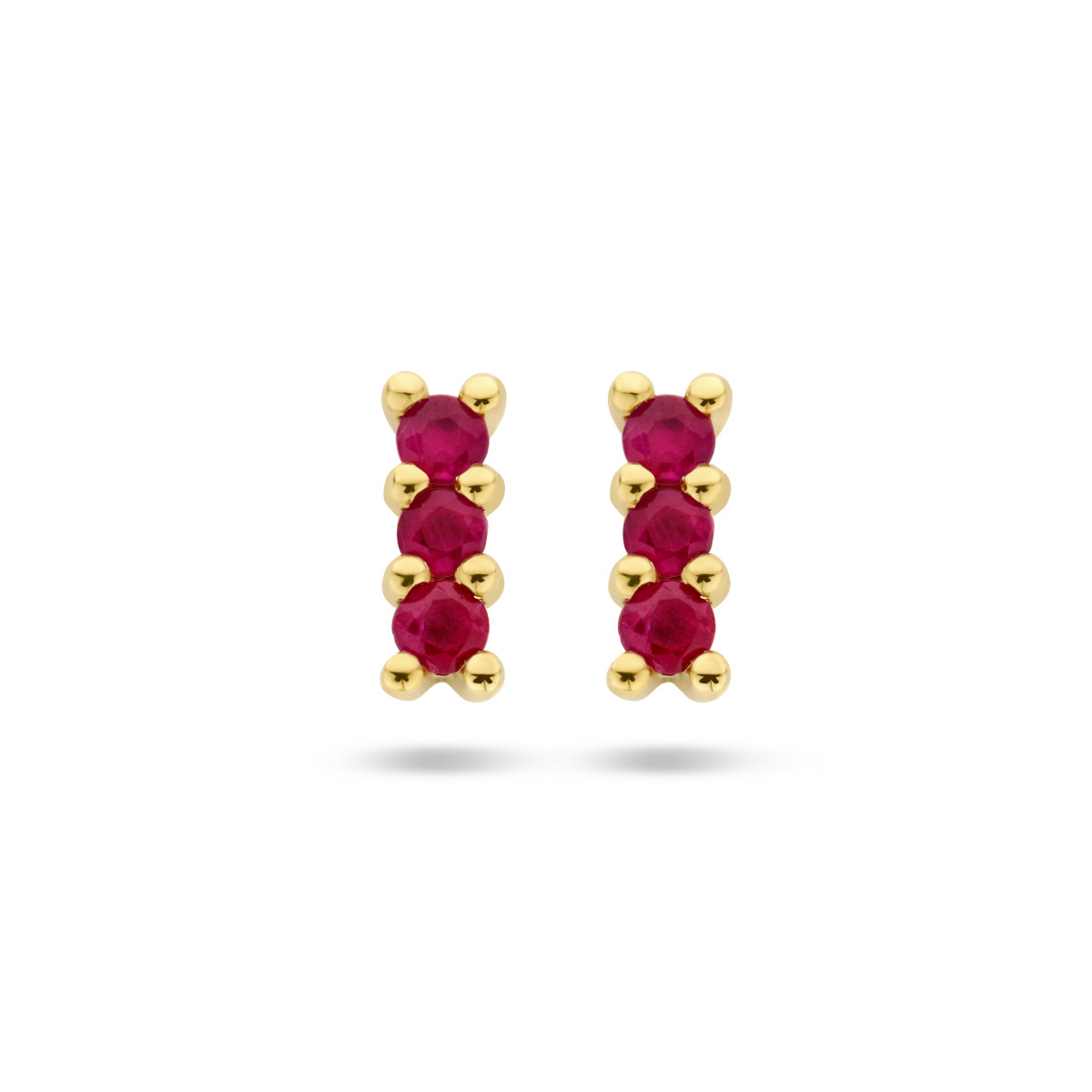 Gouden oorknopjes met een rij robijnen - 2.5 x 7 mm