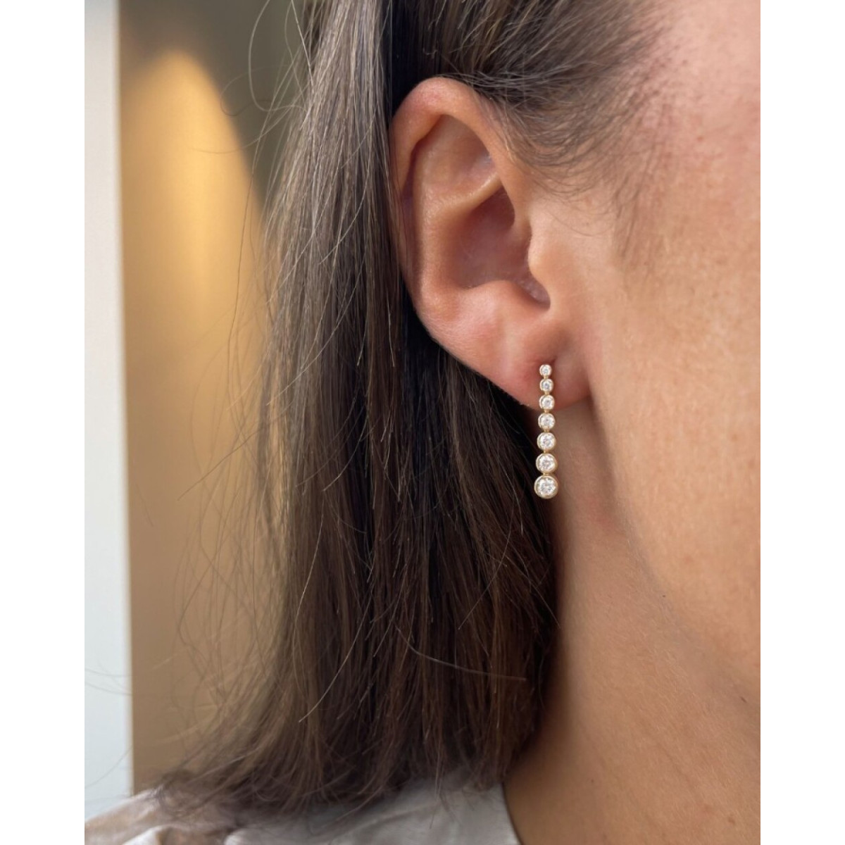 Gouden oorstekers met ronde diamanten schakels 0.70 crt - 22 x 4 mm