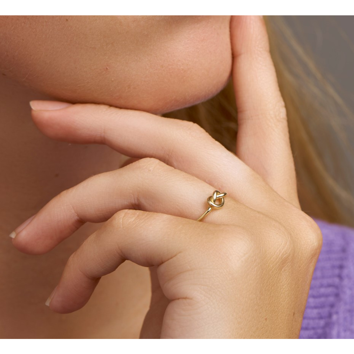 Gouden ring 14-karaat met knoopje