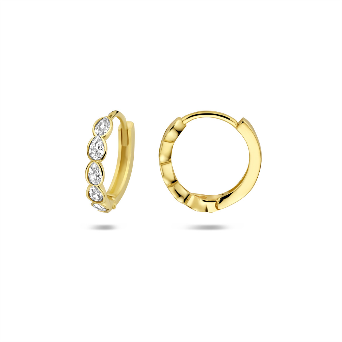 Goudkleurige 9-karaat oorringen met peer geslepen zirkonia’s 2.5 mm breed - Diameter 13 mm