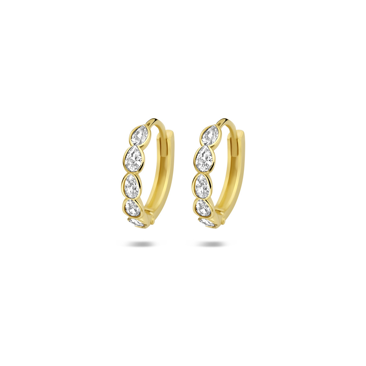 Goudkleurige 9-karaat oorringen met peer geslepen zirkonia’s 2.5 mm breed - Diameter 13 mm