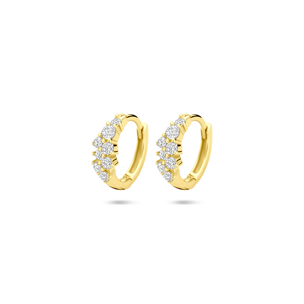 Goudkleurige oorringen met transparante zirkonia's in speelse zetting - Diameter 13 mm