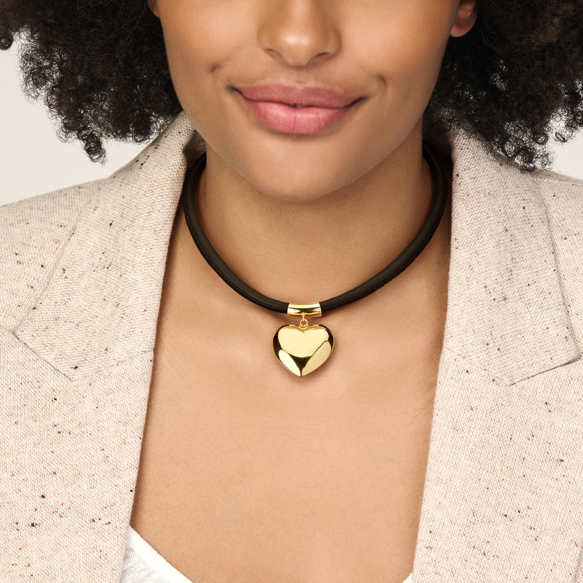Ketting met synthetisch leer 5.5 mm en gold plated hartje - Lengte 38 cm t/m 44 cm