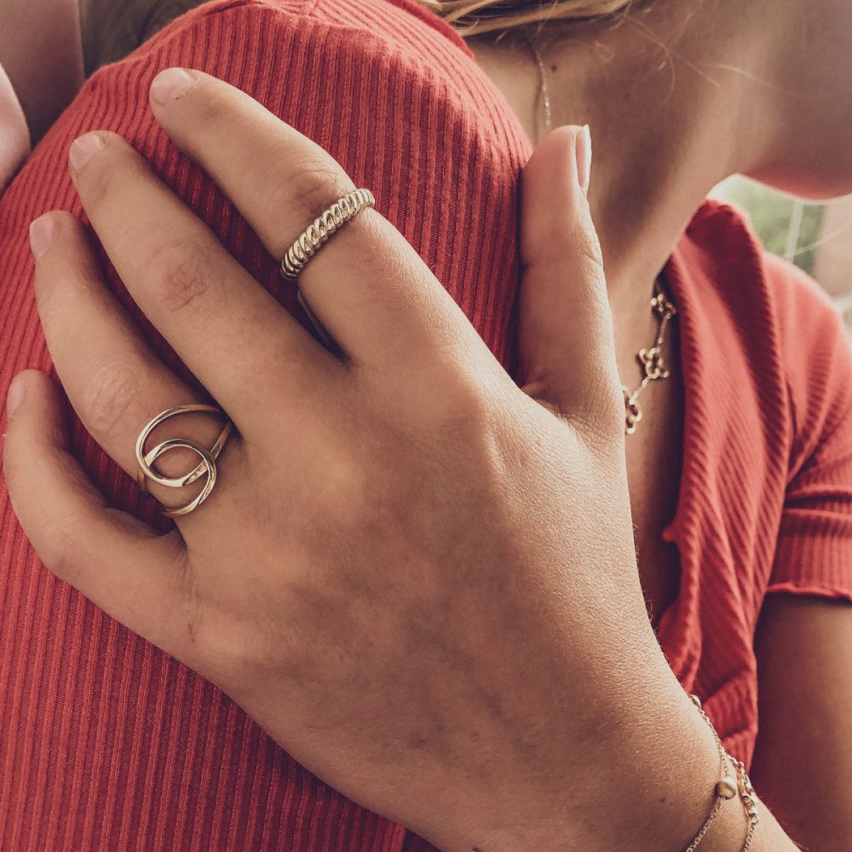 Modieuze ring 14 krt goud
