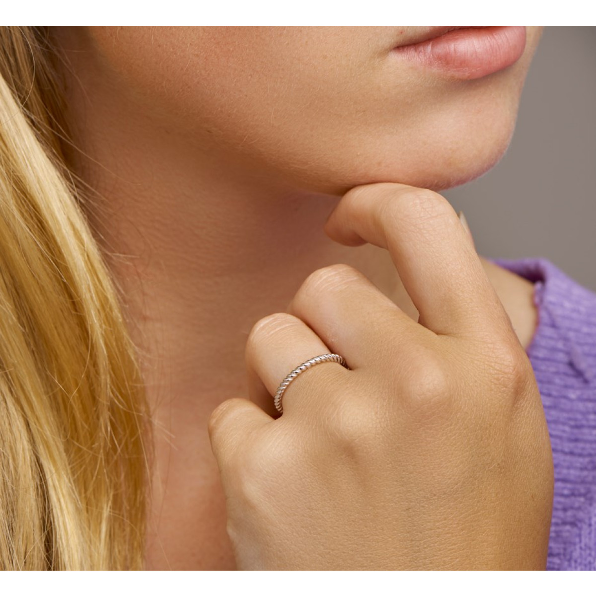 Mooie aanschuifring van witgoud van 1.5 mm