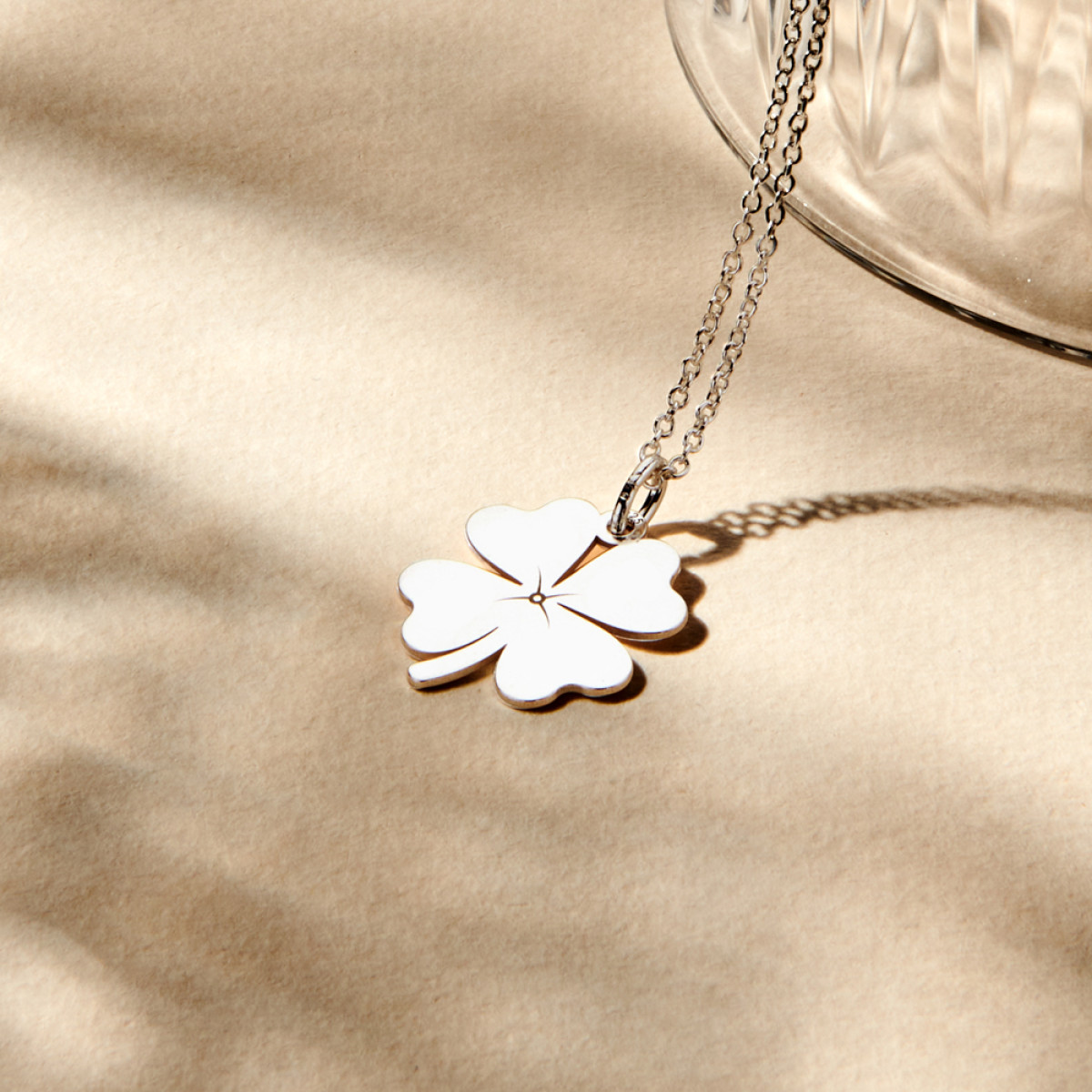 Names4ever zilveren klavertje ketting - Lengte 45-50 cm