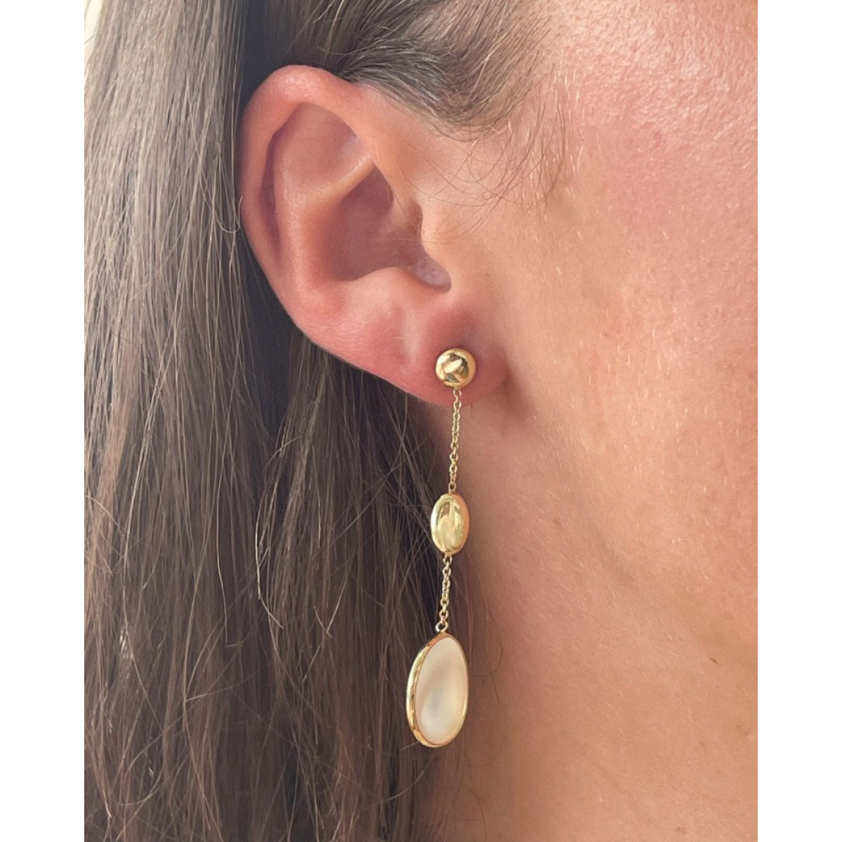 Oorhangers van goud met ovaaltjes en parelmoer - Hoogte 56 mm
